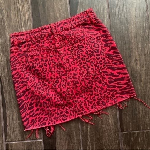 Current Elliot The 5-Pocket Mini Skirt in Warped Species Red Leopard Print Sz 25 - Picture 6 of 8